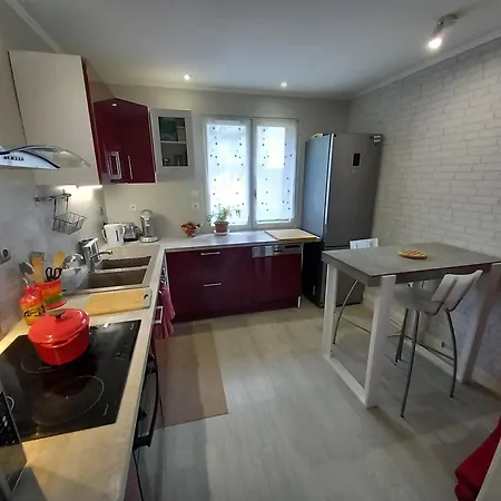 Avec Jardin & Parking , 15 Min Du Centre De アパート