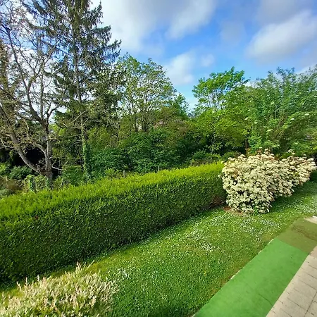 Avec Jardin & Parking , 15 Min Du Centre De アパート